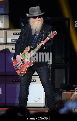 West Palm Beach, FL, USA. 20th Oct, 2021. ZZ Top perform during the 50th Anniversary Tour performs at The Coral Sky Amphitheatre on October 20, 2019 in West Palm Beach Florida. Credit: Mpi04/Media Punch/Alamy Live News Stock Photo