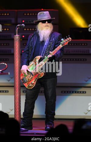 West Palm Beach, FL, USA. 20th Oct, 2021. ZZ Top perform during the 50th Anniversary Tour performs at The Coral Sky Amphitheatre on October 20, 2019 in West Palm Beach Florida. Credit: Mpi04/Media Punch/Alamy Live News Stock Photo