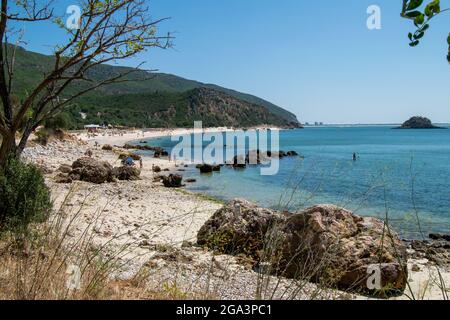 Praia do Creiro, Creiro lovely beach in ArrÁbida Natural Park located at Setúbal, Portugal. Anicha rock tiny volcanic islet on the horizon. Tróia Island Stock Photo