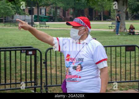 Washington, Dc, USA. 25th July, 2021. A pro-Cuban government man shouts at young Cuban women protesting the current regime in Cuba, July 25, 2021. (Photo by Tony Peltier/Sipa USA) Credit: Sipa USA/Alamy Live News Stock Photo