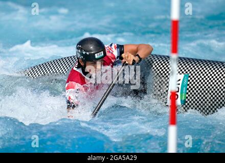 Great Britain's Mallory Franklin during the Women's C1 Canoe Slalom at the Kasai Canoe Slalom Centre on the sixth day of the Tokyo 2020 Olympic Games in Japan. Picture date: Thursday July 29, 2021. Stock Photo