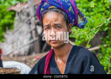 Market trader from Pa'o (Pa-o) ethnic hill tribe wearing blue turban selling vegetables in Kalaw, Shan State, Myanmar Stock Photo