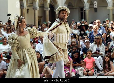 Krakow, Poland. 24th July, 2021. Performers dancing on stage during the fashion show.Dancers from the Terpsichore Dance Theatre and actors from Nomina Rosae Teatr presented a reconstruction of Renaissance fashion in the courtyard of the Wawel Royal Castle in Krakow. (Credit Image: © Alex Bona/SOPA Images via ZUMA Press Wire) Stock Photo