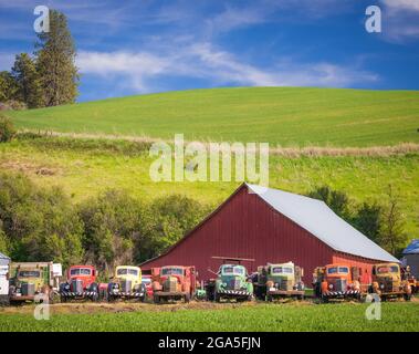 Old barn building and trucks in the agricultural Palouse area of eastern Washington state. The Palouse is a region of the northwestern United States, Stock Photo