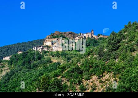 Panoramic view of the Bar village in Cadí mountain range Catalonia, Spain, Pyrenees.  Bar is an aggregate village in the municipality of Pont de Bar ( Stock Photo