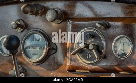 PLYMOUTH, MI/USA - JULY 26, 2021: Close-up of a vintage Oldsmobile dashboard at Concours d'Elegance of America at The Inn at St. John’s. Stock Photo