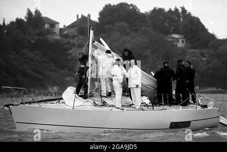AJAXNETPHOTO. 1985. SOLENT, ENGLAND. - CHANNEL RACE START - PORTUGAL'S ADMIRAL'S CUP TEAM YACHT AL GHARB RETURNS TO COWES WITH MAST BROKEN IN GALE FORCE WINDS. PHOTO:JONATHAN EASTLAND/AJAX REF:CHR85 23 25 Stock Photo