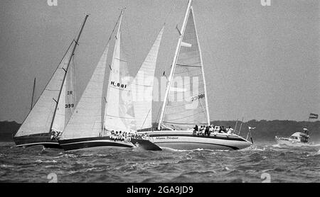 AJAXNETPHOTO. 1985. SOLENT, ENGLAND. - CHANNEL RACE START - SOUTH AFRICAN MAXI YACHT ATLANTIC PRIVATEER IN ROUGH WEATHER AT THE START. YACHT IS WHITBREAD WORLD RACE ENTRY. PHOTO:JONATHAN EASTLAND/AJAX REF:CHR85 7A 21 Stock Photo