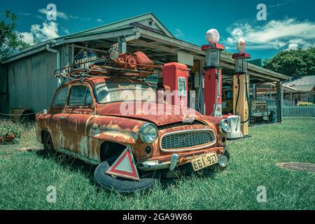 Caboolture, Queensland, Australia - Old rusty car next to the abandoned petrol station Stock Photo