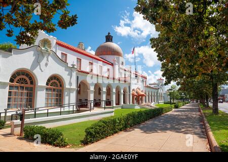 HOT SPRINGS, ARKANSAS - SEPTEMBER 4, 2018:  The Quapaw Baths in Hot Springs. The city is known for the historic hot springs bathhouses. Stock Photo