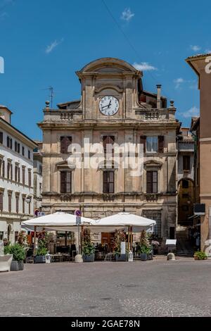 A glimpse of the Piazza della Libertà square, in the historic center of Spoleto, Italy Stock Photo