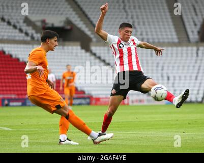 Sunderland, UK. JULY 30TH Sunderland's Ross Stewart closes down Hull City's Jacob Greaves during the Pre-season Friendly match between Sunderland and Hull City at the Stadium Of Light, Sunderland on Friday 30th July 2021. (Credit: Michael Driver | MI News) Credit: MI News & Sport /Alamy Live News Stock Photo