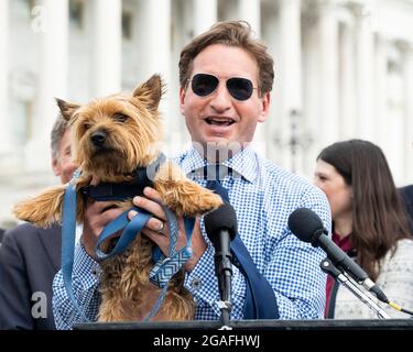 https://l450v.alamy.com/450v/2gafhwj/washington-dc-usa-30th-july-2021-us-representative-dean-phillips-d-mn-with-his-dog-henry-speaks-at-a-press-conference-organized-by-the-house-problem-solvers-caucus-where-senators-and-members-of-the-caucus-spoke-about-support-for-bipartisan-infrastructure-deal-credit-sopa-images-limitedalamy-live-news-2gafhwj.jpg