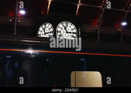 Night Riviera sleeper train (London to Penzance, Cornwall), Great Western Railway, Paddington station, England, UK, July 2021 Stock Photo