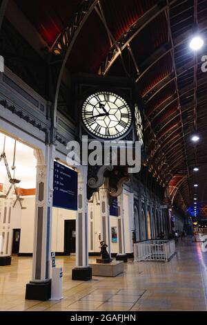 Large clock, Platform 1, Paddington station, London, England, UK, July 2021 Stock Photo