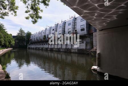 Grade II listed Grand Union Walk housing by Nicholas Grimshaw and Regent's Canal in Camden Town. Stock Photo