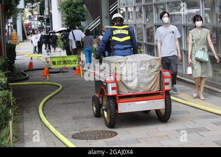 Tokyo, Japan. 31st July, 2021. 2021/07/31, Tokyo, Minami Aoyama, a Fire broke out a Minami Aoyama Re-Heim Residence Apartment at around 1pm today. Fire Department, Police, Medical, handled the situation swiftly. (Photos by Michael Steinebach/AFLO) Credit: Aflo Co. Ltd./Alamy Live News Stock Photo