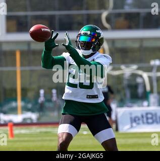 New Jersey, USA. 31st July, 2021. July 31, 2021, Florham Park, New Jersey, USA: New York Jets running back Tevin Coleman (23) catches a pass during practice at the Atlantic Health Jets Training Center, Florham Park, New Jersey. Duncan Williams/CSM Credit: Cal Sport Media/Alamy Live News Stock Photo