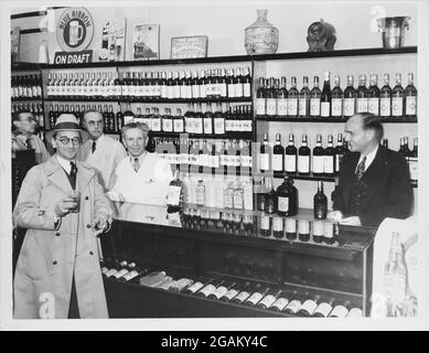 A well-stocked liquor store awaits the repeal of Prohibition, Los Angeles, CA, 12/7/1932. (Photo by the United States Information Agency/RBM Vintage Images) Stock Photo