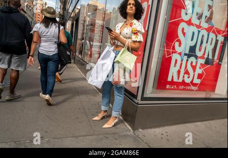 Shoppers in the Soho neighborhood of New York on Friday, July 23, 2021. (© Richard B. Levine) Stock Photo