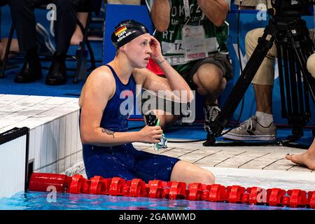 Tokyo, Japan. 31st July, 2021. Sarah KOEHLER (GER), disappointed at the pool edge, after her 7th place; 800m freestyle, women, finals; Swimming/women/men, on 07/31/2021; Olympic Summer Games 2020, from 23.07. - 08.08.2021 in Tokyo/Japan. Credit: dpa/Alamy Live News Stock Photo