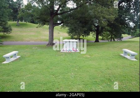 St. Louis, United States. 31st July, 2021. The headstone and benches for the gravesite of radio host Rush Limbaugh has finally been completed at Bellefontaine Cemetery in St. Louis on Saturday, July 31, 2021. Limbaugh died on February 17 at the age of 70. Photo by Bill Greenblatt/UPI Credit: UPI/Alamy Live News Stock Photo