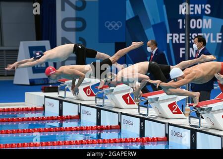 Tokio, Japan. 01st Aug, 2021. Swimming: Olympics, 1500 m freestyle, men, final at Tokyo Aquatics Centre. Florian Wellbrock (2nd from right) from Germany starts. Credit: Swen Pförtner/dpa/Alamy Live News Stock Photo