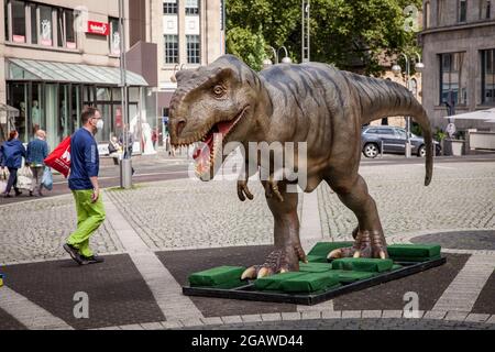 life-size dinosaurs models exhibited at various locations in the city center of Bochum, here: Tyrannosaurus, North Rhine-Westphalia, Germany.  lebensg Stock Photo