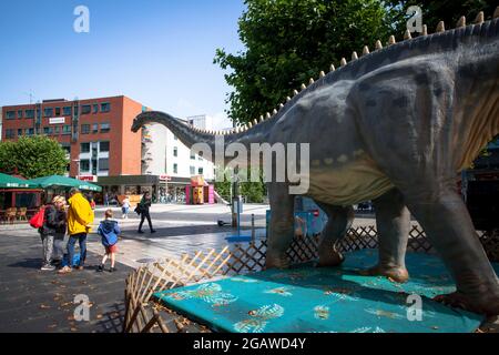 life-size dinosaurs models exhibited at various locations in the city center of Bochum, here: Diplodocus, North Rhine-Westphalia, Germany.  lebensgros Stock Photo