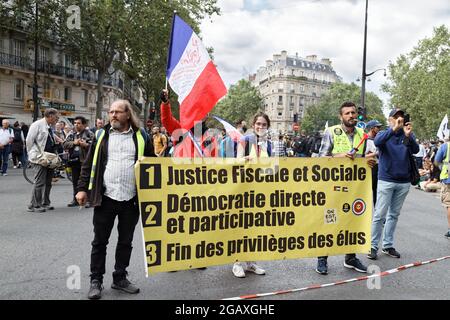 Paris, France. 31th July, 2021. Demonstration against the health pass and the government bill on Saturday July 31, 2021 in Paris, France. Stock Photo