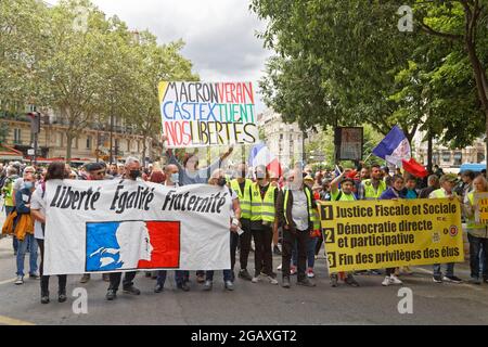 Paris, France. 31th July, 2021. Demonstration against the health pass and the government bill on Saturday July 31, 2021 in Paris, France. Stock Photo