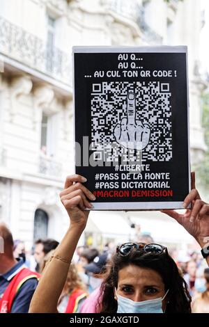 Paris, France. 31th July, 2021. Demonstration against the health pass and the government bill on Saturday July 31, 2021 in Paris, France. Stock Photo