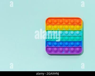 Deux Jouets Anti-stress Colorés En Silicone L'éclatent Et Simple Dimple  Fermer Image stock - Image du amusement, fashionable: 222481293