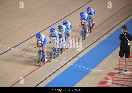 Izu, Japan. 02nd Aug, 2021. Cycling: Olympics, track cycling, training, at the Izu Velodrome. Women cyclists from Italy in action. Credit: Sebastian Gollnow/dpa/Alamy Live News Stock Photo