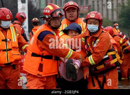 (210802) -- BEIJING, Aug. 2, 2021 (Xinhua) -- Rescuers transfer a resident in the flood-hit Weihui City, central China's Henan Province, July 28, 2021. (Xinhua/Li An)
