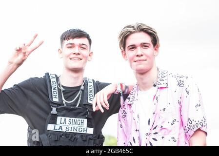 Lulworth, Wareham, UK, Sunday, 1st August 2021 Max and Harvey portrait backstage on day 3 of Camp Bestival, Lulworth Castle. Credit: DavidJensen / Empics Entertainment / Alamy Live News Stock Photo