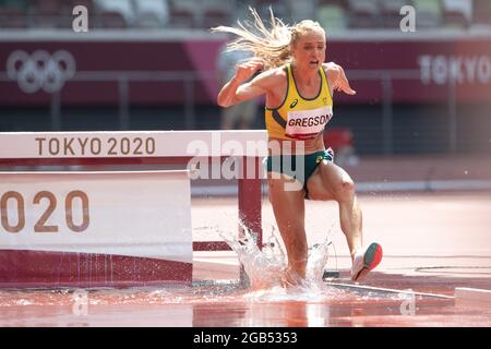 August 01, 2021: Genevieve Gregson (1056) of Australia jumps the barrier into the water pit in the 3000m Steeplechase during Athletics competition at Olympic Stadium in Tokyo, Japan. Daniel Lea/CSM} Stock Photo