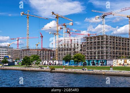 Construction site, Former Berlin Wall and no-man's land in Muehlenstrasse, Friedrichshain Berlin Stock Photo