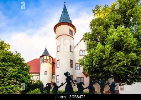 Snow White and the seven Dwarfs in Lohr am Main, Bavaria - Schneewittchen und die sieben Zwerge vor dem Schneewitchenschloss Stock Photo