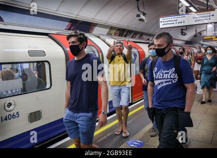 London, UK. 19th July, 2021. An unmasked passenger gives a thumbs up as he passes through Oxford Circus in London. Despite the end of the legal requirement to wear facemasks in England, facemask wearing has remained compulsory on London transport and people continue to adhere to the regulation. (Photo by Martin Pope/SOPA Images/Sipa USA) Credit: Sipa USA/Alamy Live News Stock Photo