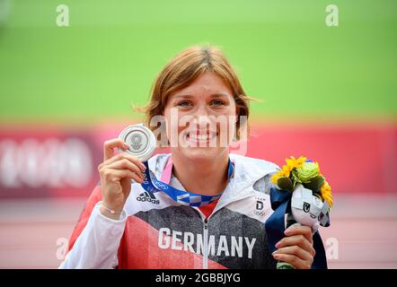 Award ceremony: Kristin PUDENZ (GER/2nd place) shows her silver medal, silver, medal, athletics, award ceremony for discus throwing women, on August 3, 2021 Olympic Summer Games 2020, from July 23. - 08.08.2021 in Tokyo/Japan. Stock Photo