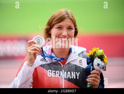 Award ceremony: Kristin PUDENZ (GER/2nd place) shows her silver medal, silver, medal, athletics, award ceremony for discus throwing women, on August 3, 2021 Olympic Summer Games 2020, from July 23. - 08.08.2021 in Tokyo/Japan. Â Stock Photo