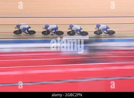 (210803) --IZU, Aug. 3, 2021 (Xinhua) -- Cyclists of Italy compete during cycling track men's team pursuit match at Tokyo 2020 Olympic Games, in Izu, Japan, Aug. 3, 2021. (Xinhua/He Changshan) Stock Photo