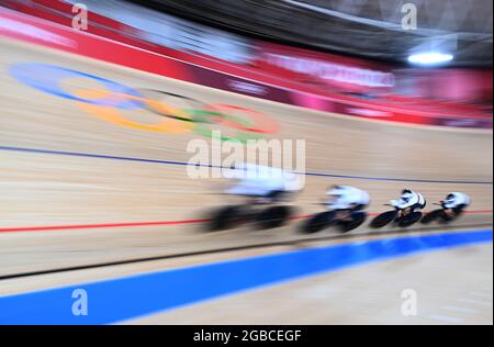 (210803) --IZU, Aug. 3, 2021 (Xinhua) -- Cyclists of Germany compete during cycling track Women's team pursuit match at Tokyo 2020 Olympic Games, in Izu, Japan, Aug. 3, 2021. (Xinhua/He Changshan) Stock Photo