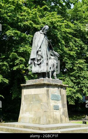 Statue of Alfred Lord Tennyson standing in Lincoln Cathedral grounds, Lincoln Ciy, Lincolnshire 2021 Stock Photo