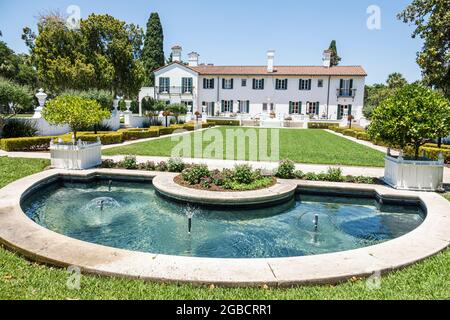 Georgia,Jekyll Island Club Resort,Crane Cottagen garden fountain exterior outside property, Stock Photo