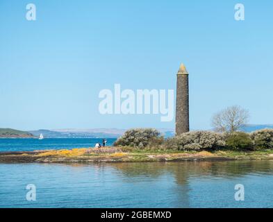 View of the monument to commemorate the 1263 Battle of Largs. Known as 'The Pencil', the whinstone column was erected in 1912. Largs, Ayrshire. Stock Photo