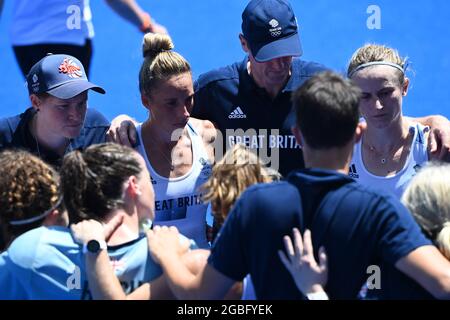 Tokyo, Japan. 4th Aug, 2021. Members of Team Great Britain react after the women's semifinal of hockey between the Netherlands and Great Britain at the Tokyo 2020 Olympic Games in Tokyo, Japan, Aug. 4, 2021. Credit: Zhang Xiaoyu/Xinhua/Alamy Live News Stock Photo