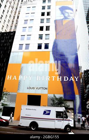 New York, US, 03/08/2020, Louis Vuitton store celebrates 200 Years Of Louis Vuitto with a giant sticker 'Happy Birthday Louis' on the walls of its Fifth Avenue store in New York City, NY, USA on August 3, 2021. On August 4, the French luxury maison will kick off bicentenary celebrations of its founder titled ‘Louis 200’ with a book and a documentary. Photo by Charles Guerin/ABACAPRESS.COM Stock Photo