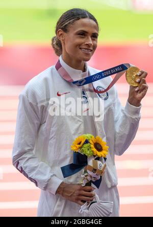 4th August 2021; Olympic Stadium, Tokyo, Japan: Tokyo 2020 Olympic summer games day 12; Sydney Mclaughlin receiving her Gold medal after winning the 400m hurdles Stock Photo